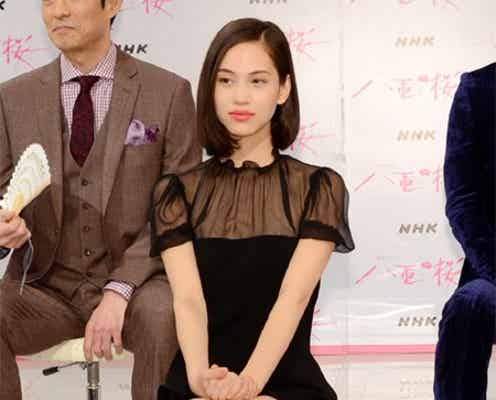 水原希子、ミニドレスで美脚披露 大河初出演に「名誉なこと」