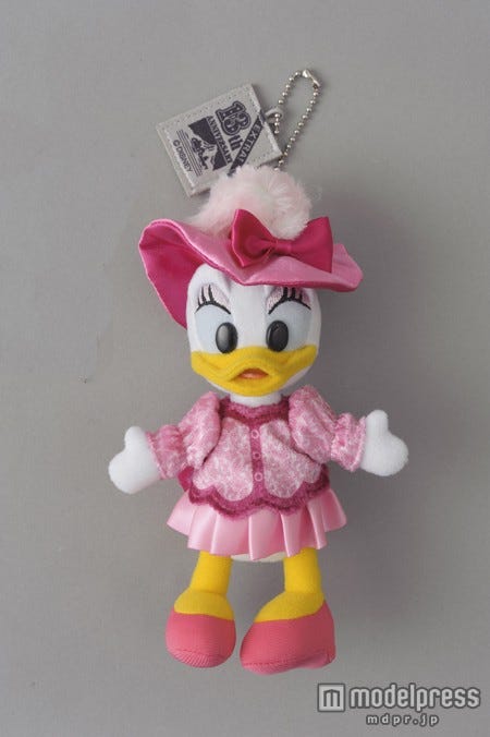 デイジー ぬいぐるみバッジ¥1600/(C)Disney