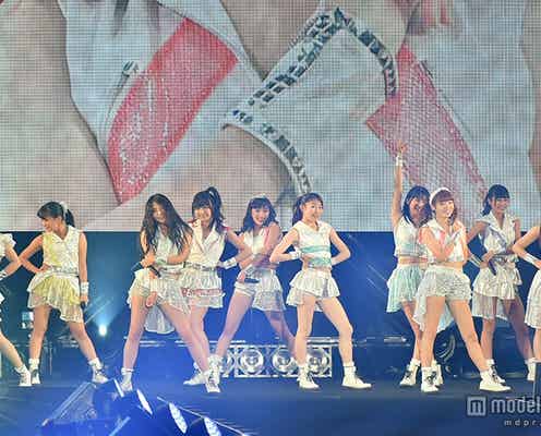 人気沸騰アイドル・GEMで開幕 へそ出し×ミニスカコーデで笑顔全開パフォーマンス<TGC北九州2015>