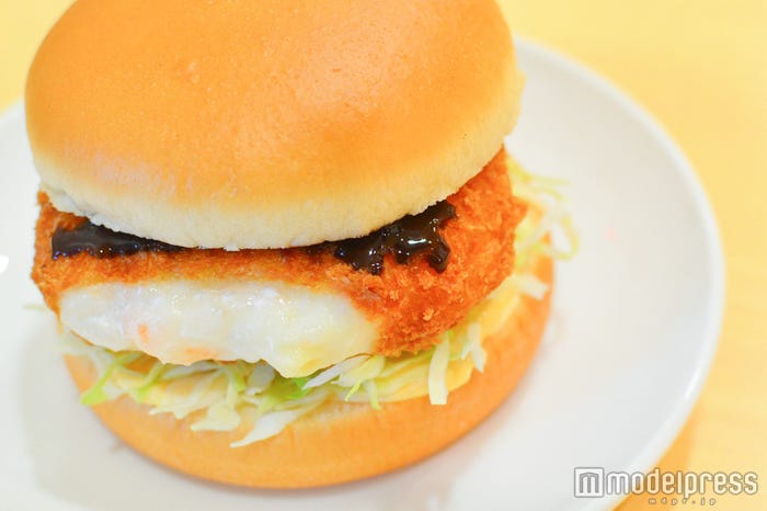 2種類のソースとコロッケの相性抜群(C)モデルプレス