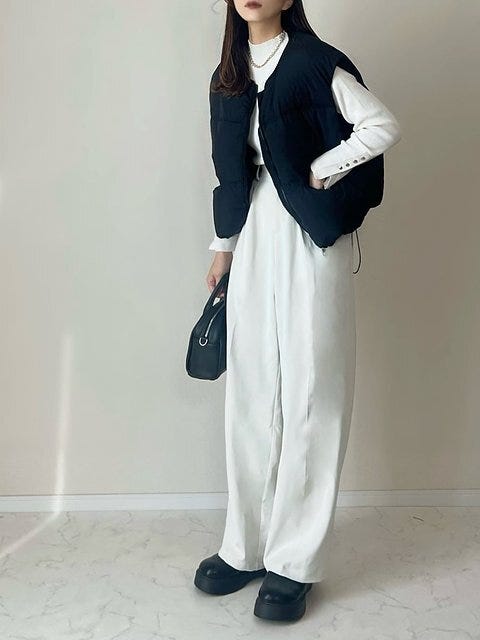 黒ダウンベストコーデ3