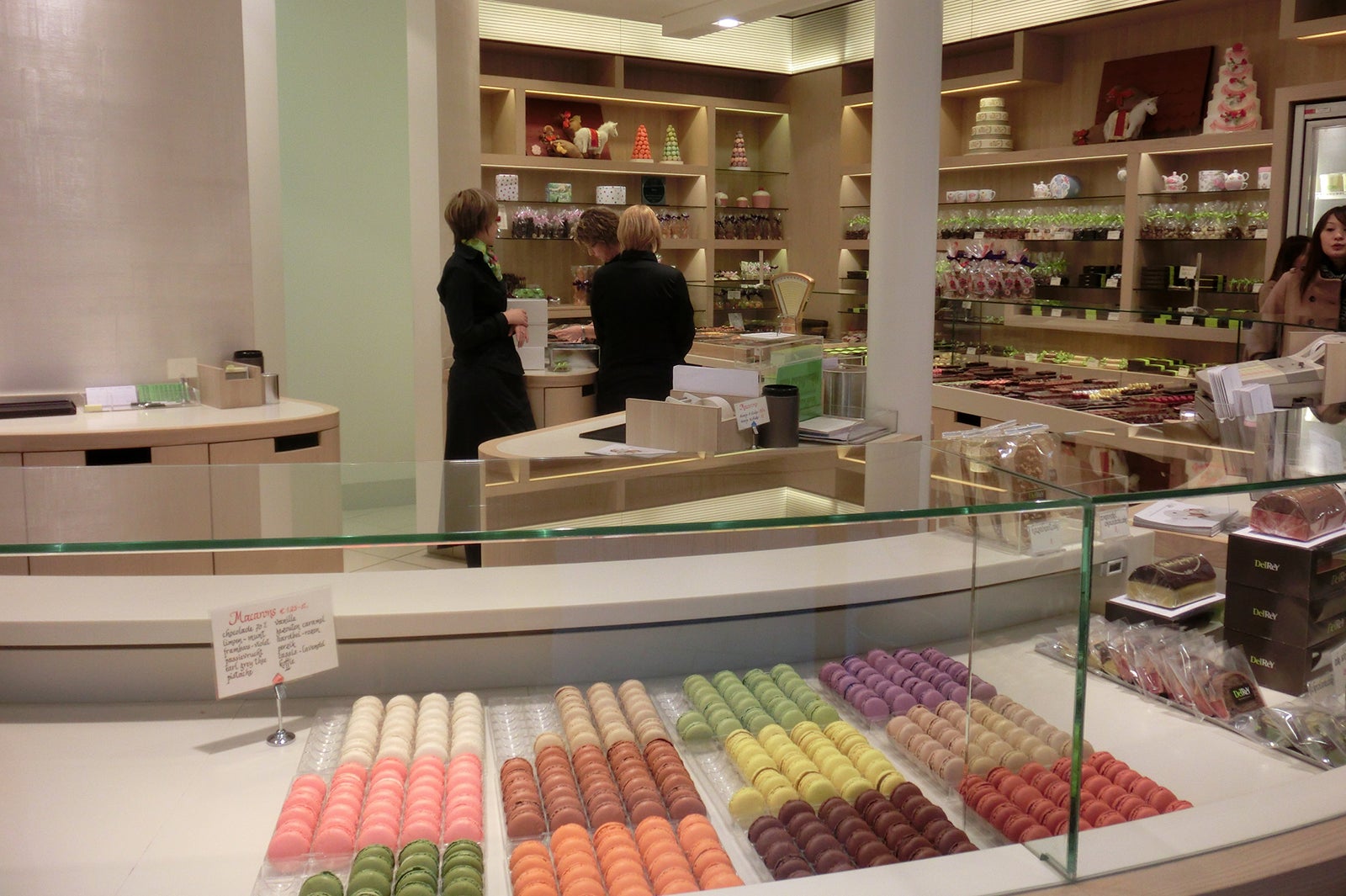 デル・レイのカラフルなマカロンもお試しあれ(c)VISITFLANDERS