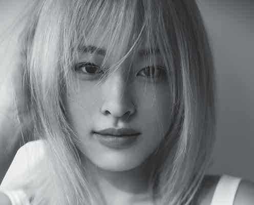 “朝倉未来発掘の美女”で話題・美月、水着姿解禁の初写真集 イベントも開催<lxxe myself>