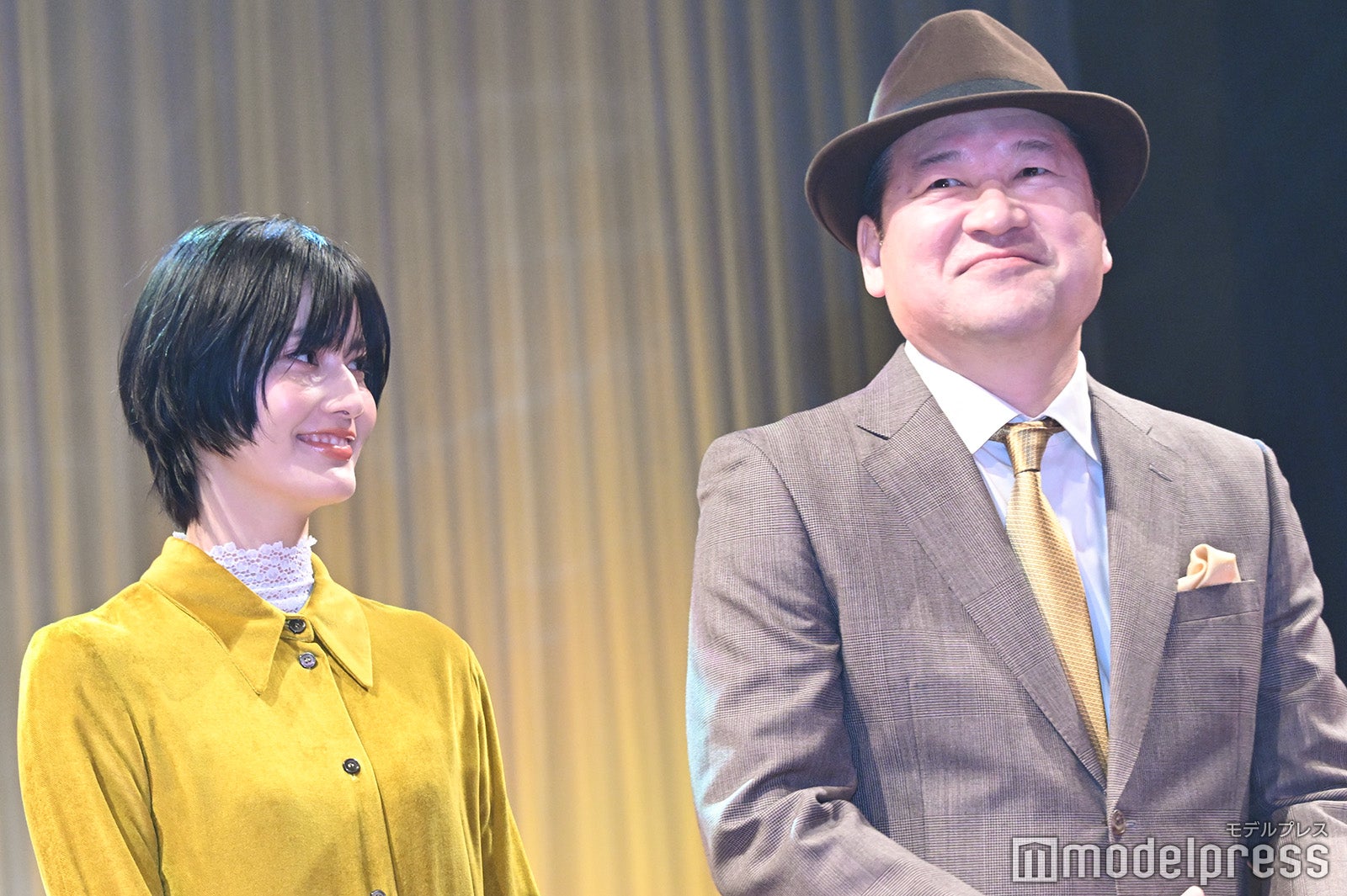 橋本愛、佐藤二朗（C）モデルプレス