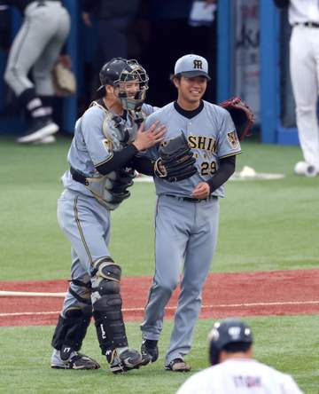 阪神・高橋 伏見と不仲説！？は“否定” 「キャッチャーの人に引っ張ってもらった」とヒーローインタビューで言ったワケ