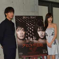 前田敦子(右)と成宮寛貴(左)