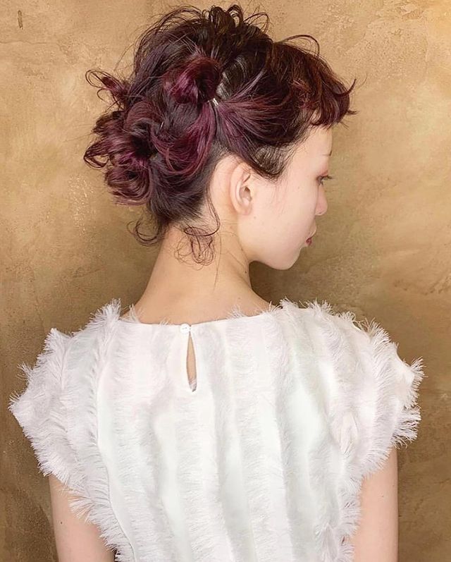 ミディアム 結婚式の二次会向けの髪型15選 自分でできるお呼ばれヘアカタログ モデルプレス