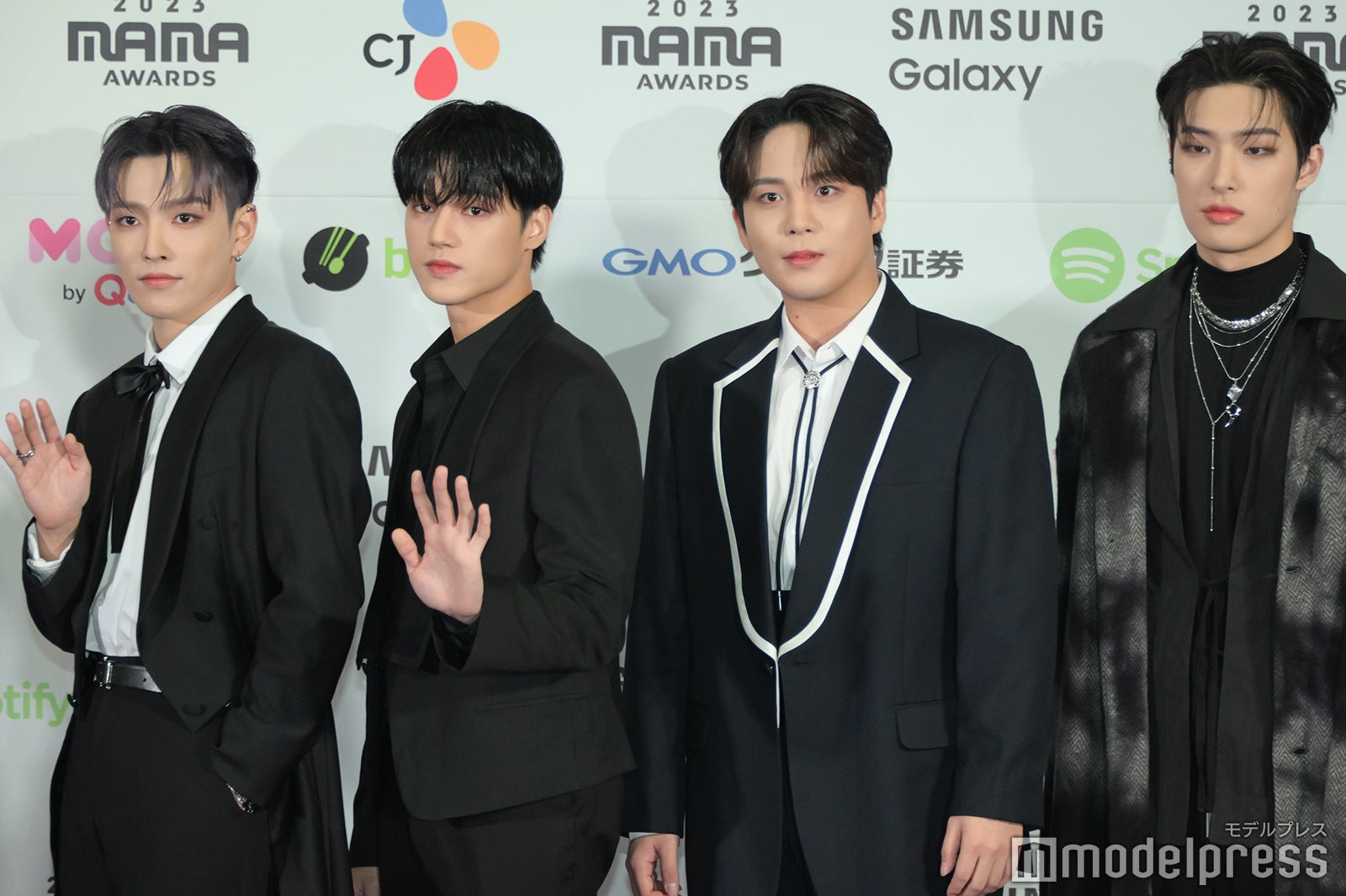 ATEEZホンジュン「MAMA」2日間で髪色劇的チェンジ「昨日は金髪