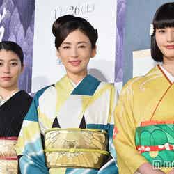 （左から）成海璃子、松雪泰子、橋本愛（C）モデルプレス