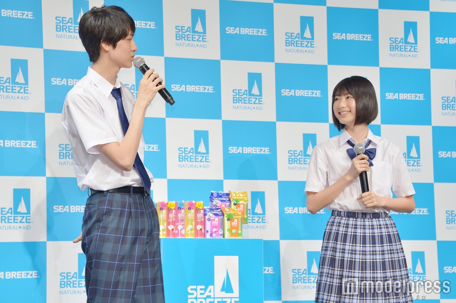 （左から）古川毅、池間夏海 （C）モデルプレス