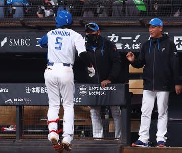 日本ハム・新庄監督もビックリ「どんだけホームラン打っとんねん。怖いぐらい」 チーム8戦連続本塁打、早くも20本到達の脅威のペースに