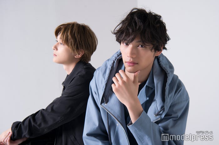 福士蒼汰(右)、吉沢亮 (C)モデルプレス