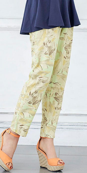 リゾート柄プリントアンクル丈パンツ「Pierrot」1,490円(税込)