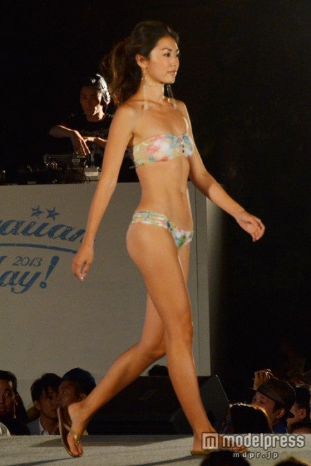 「ハワイアン・メイ！コレクション 2013」より