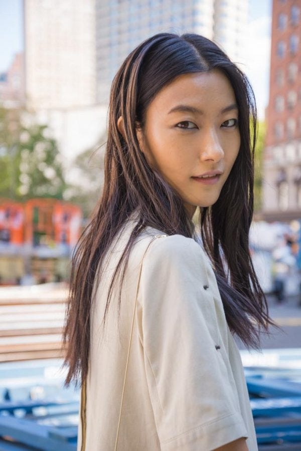 清楚なだけじゃない 黒髪ロングストレート 14選 垢抜けするトレンドの大人ヘア モデルプレス