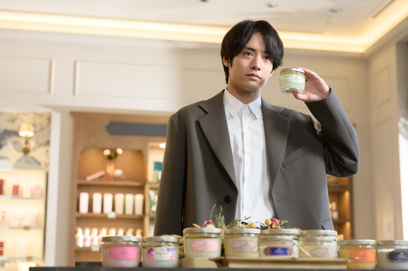 「ホワイトティー」のスクラブを愛用<モデルプレス独占カット>