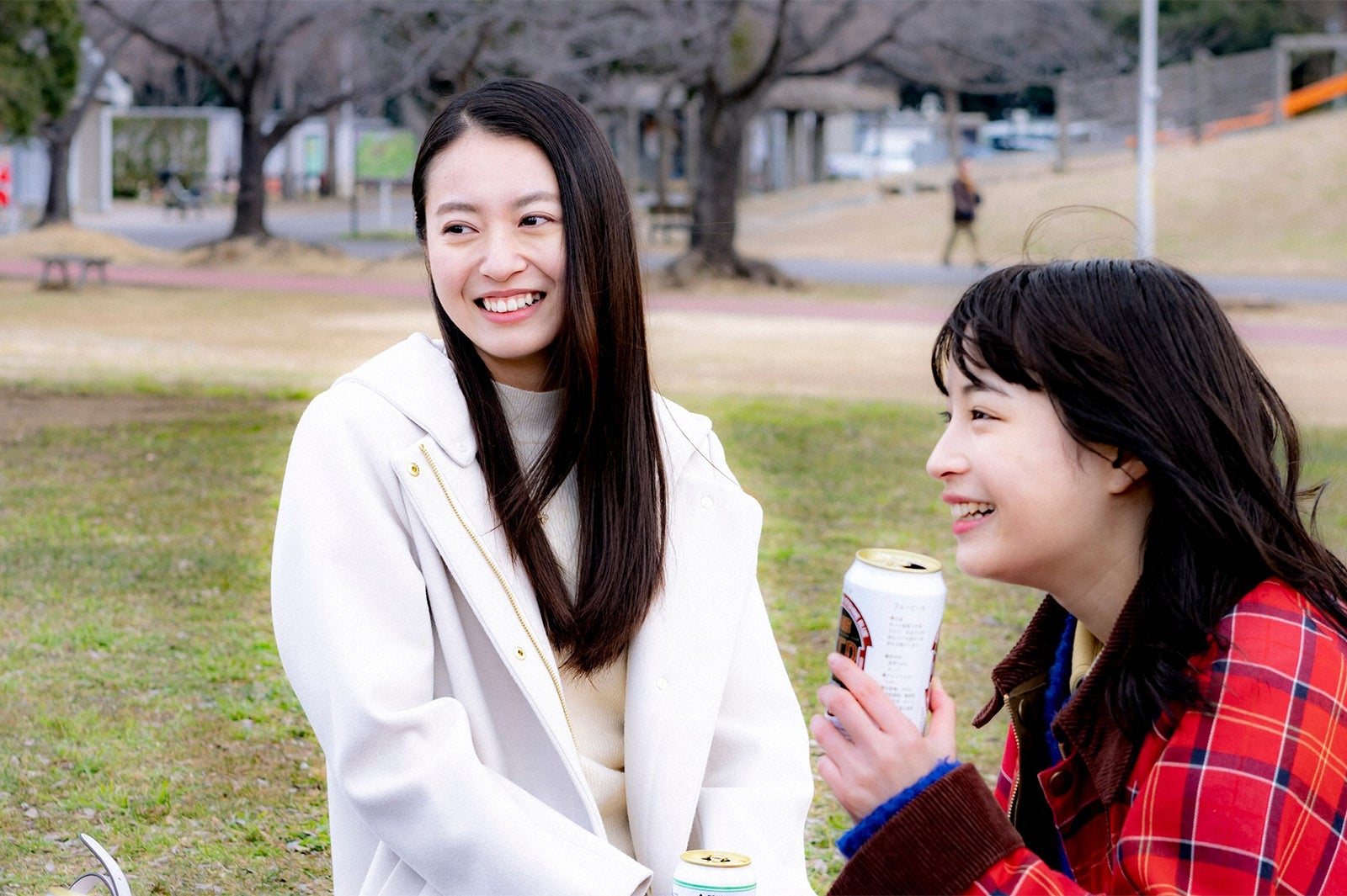 田辺桃子、広瀬すず／「夕暮れに、手をつなぐ」第7話より（C）TBS