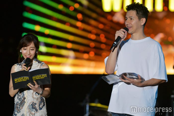 「MUSIC FES With RACo2017」の司会をつとめた(左から)田中みな実、JOY(C)モデルプレス