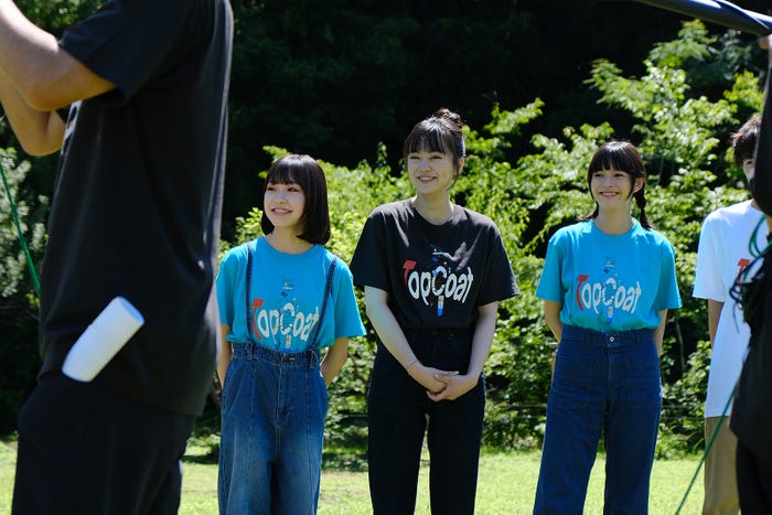 (左から)新井美羽、深尾あむ、夏子 (C)TopCoat