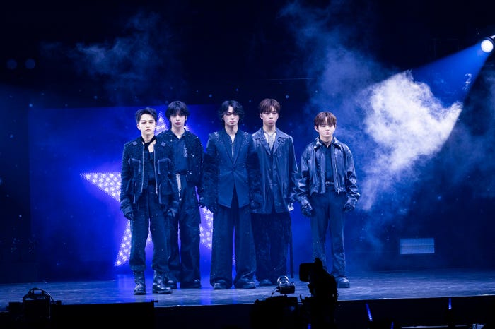 STARGLOW DEBUT SHOWCASE「Wish upon a star」写真=川島伸一/幸田昌之