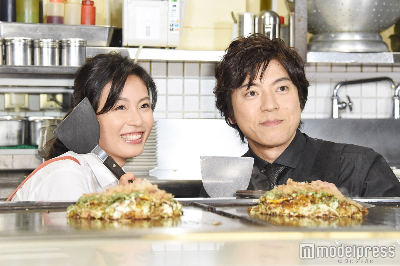 本仮屋ユイカ、上川隆也 （C）モデルプレス