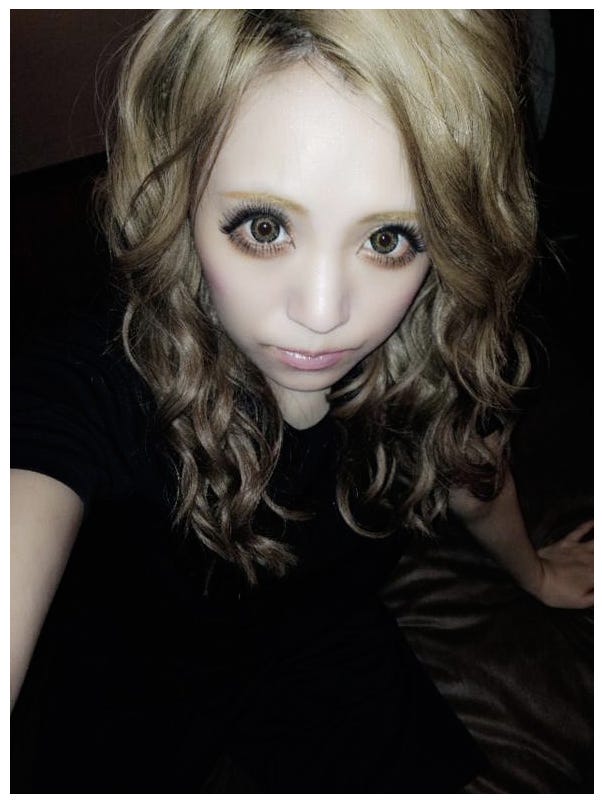 イメージチェンジ前の桜井莉菜/Twitterより