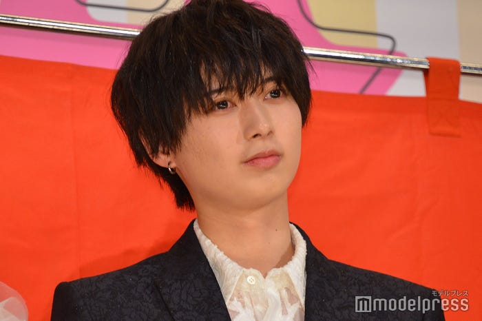 休みの日はベッドから出ない井上瑞稀(C)モデルプレス