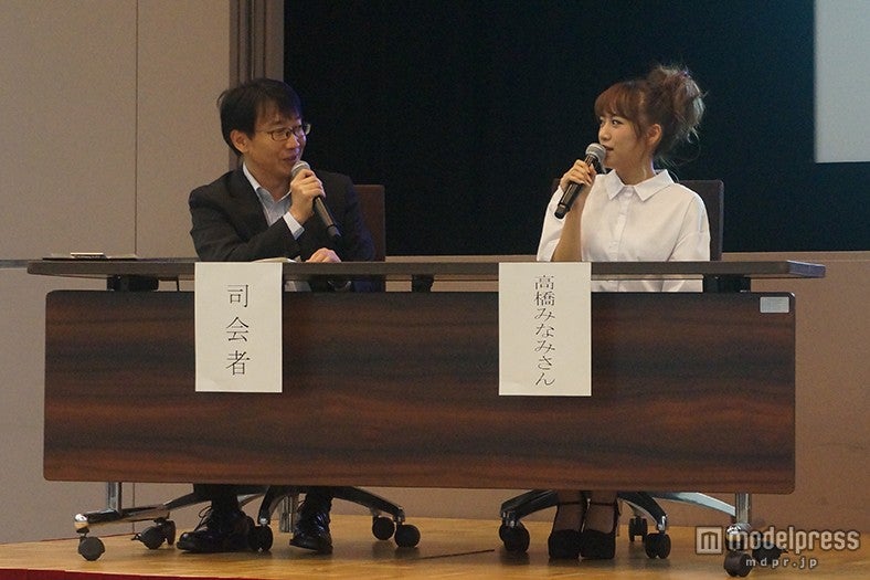 高橋みなみ（右）