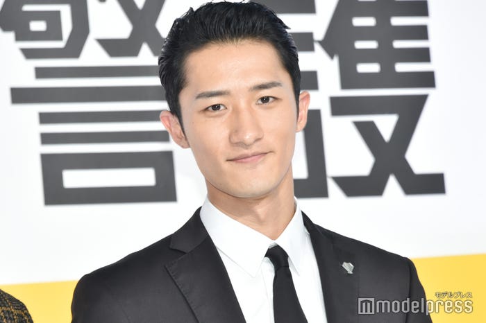 優しさを捨ててからアクションを生披露した岩本照(C)モデルプレス