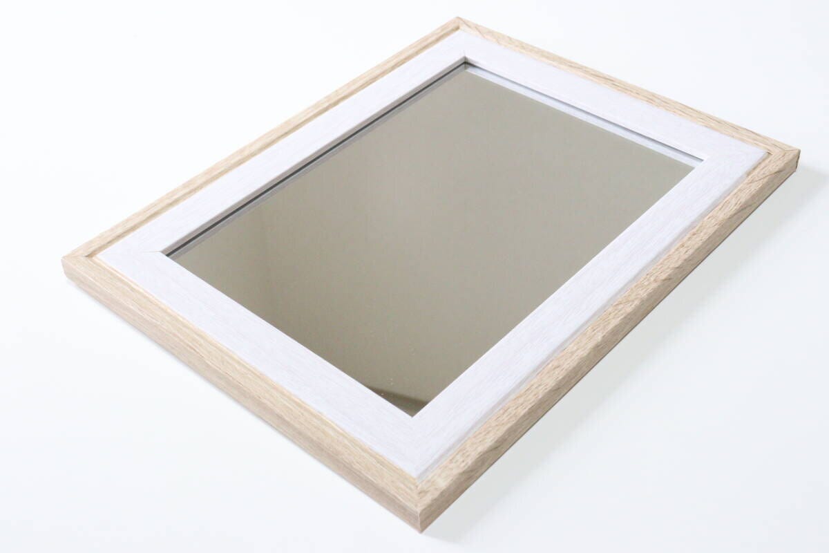 ダイソー フレームミラー(ダブル枠) ダイソーのフレームミラー(ダブル枠)のビジュアル