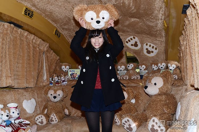 ダッフィーバス車内/モデル:矢内美麻理