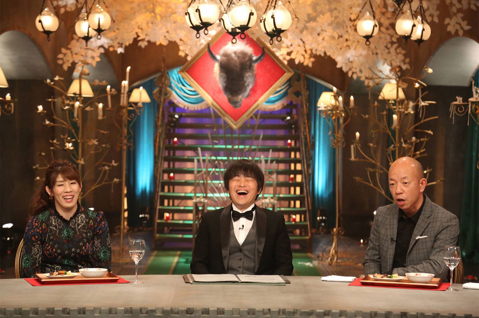 吉田沙保里、バカリズム、小峠英二（C）フジテレビ