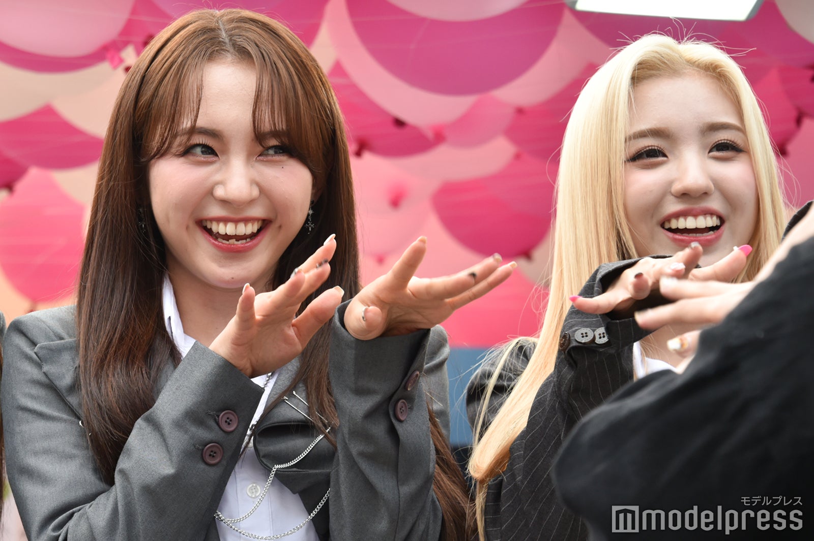 ファンと交流するマシロ（坂本舞白）、イェソ （C）モデルプレス
