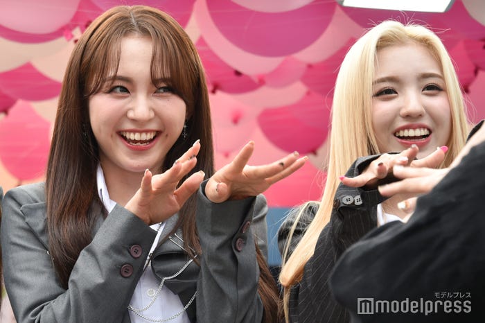 ファンと交流するマシロ(坂本舞白)、イェソ (C)モデルプレス