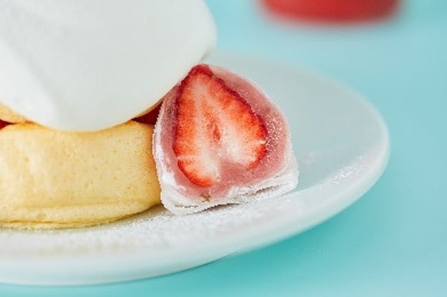 奇跡のパンケーキ いちごの三姉妹／画像提供：フレーバーワークス