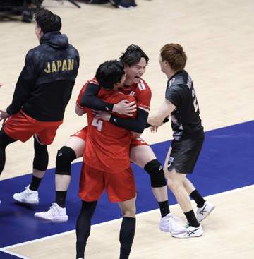 躍動の高橋藍、最短五輪切符に「最高でーす！」声枯らし歓喜「最高の試合ができた」チーム2位17得点、サービスエース3本の圧巻のパフォーマンス