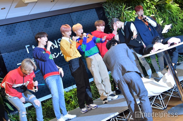 コラボアイテムが発表され「うぉー!」となるMONSTA X (C)モデルプレス