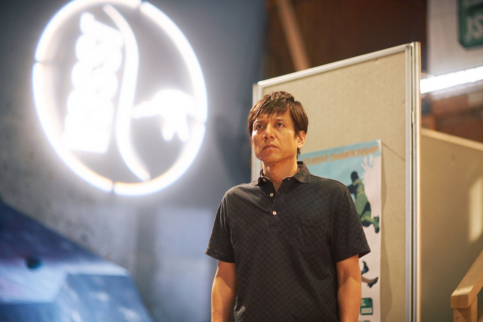 A.B.C-Z塚田僚一＆Snow Man、吹き替えなしでボルダリングに挑戦　滲む汗＆パンプアップした筋肉に注目＜ラスト・ホールド！＞