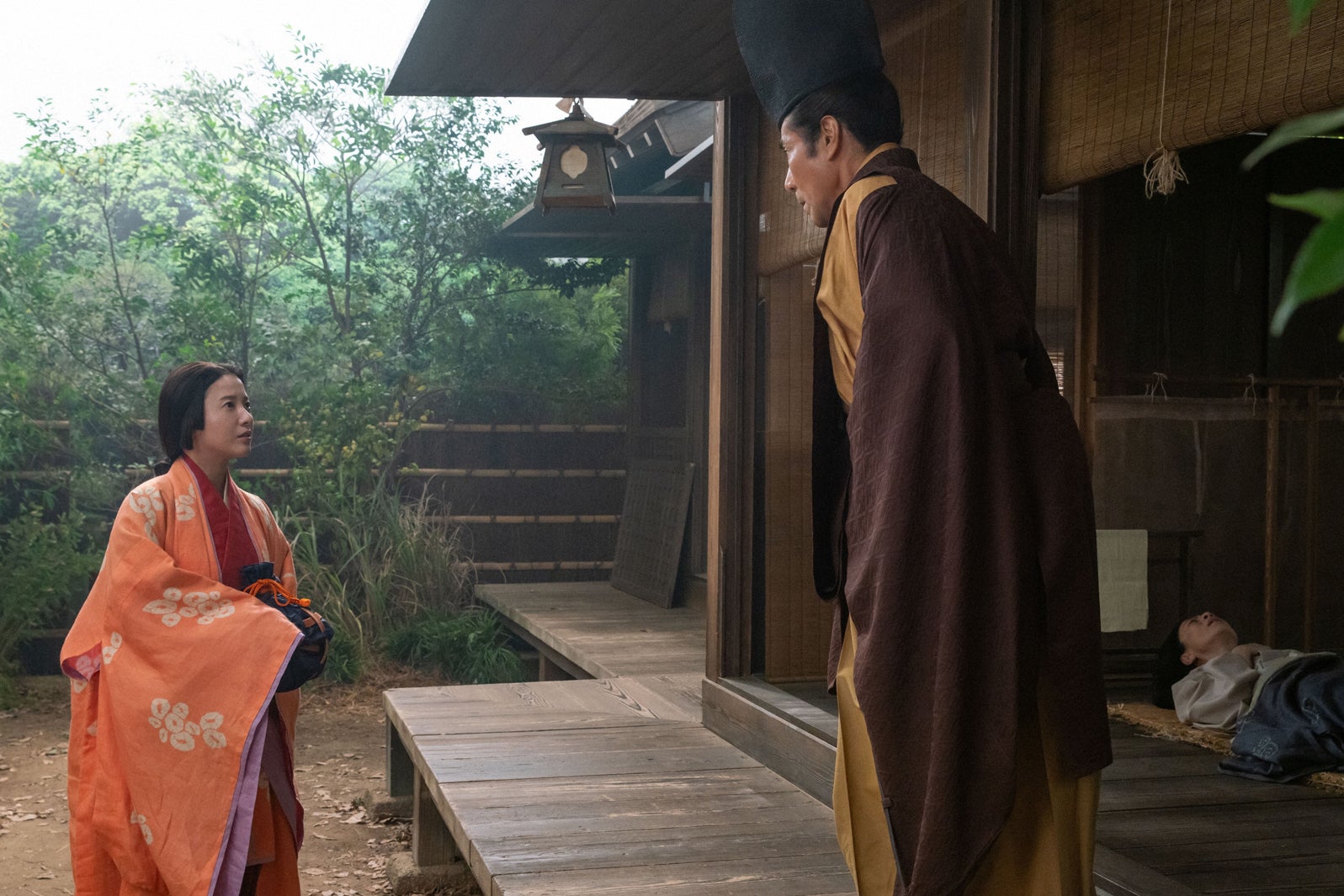 吉高由里子、岸谷五朗「光る君へ」第12話より（C）NHK