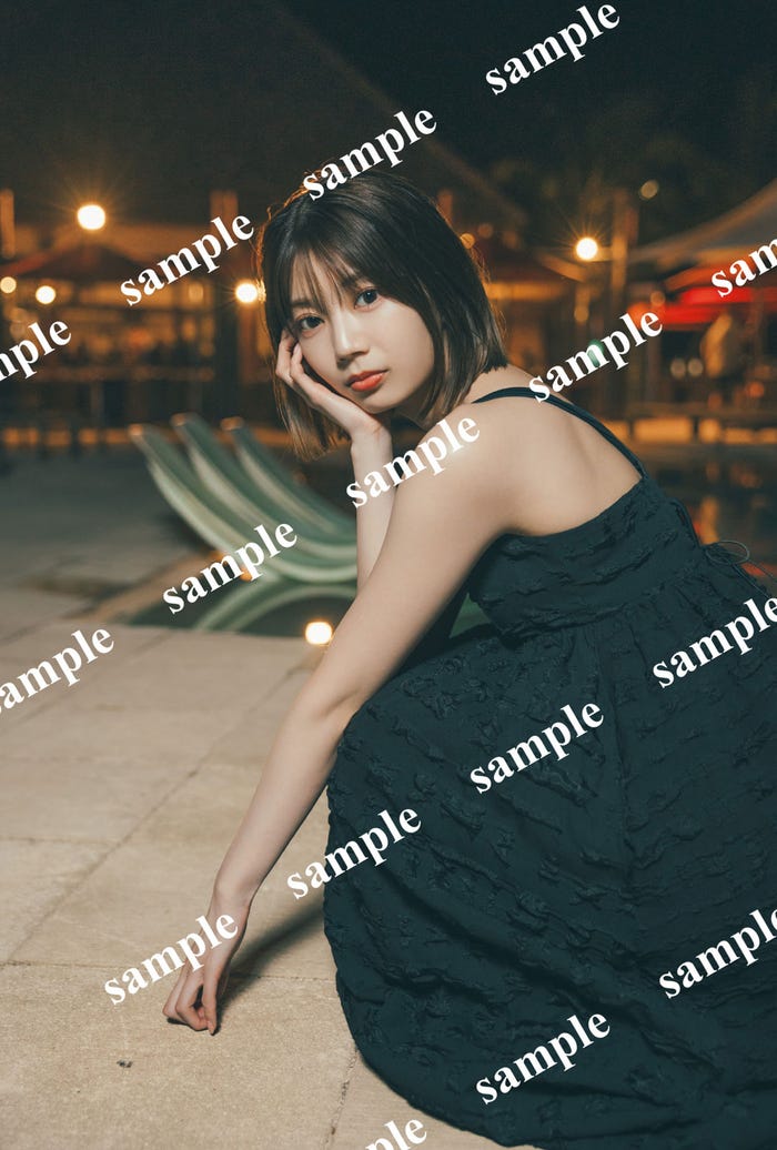 ⾼本彩花1st写真集「僕の記憶の中で」HMV&BOOKS特典ポストカード/撮影:東 京祐 (C)KOBUNSHA