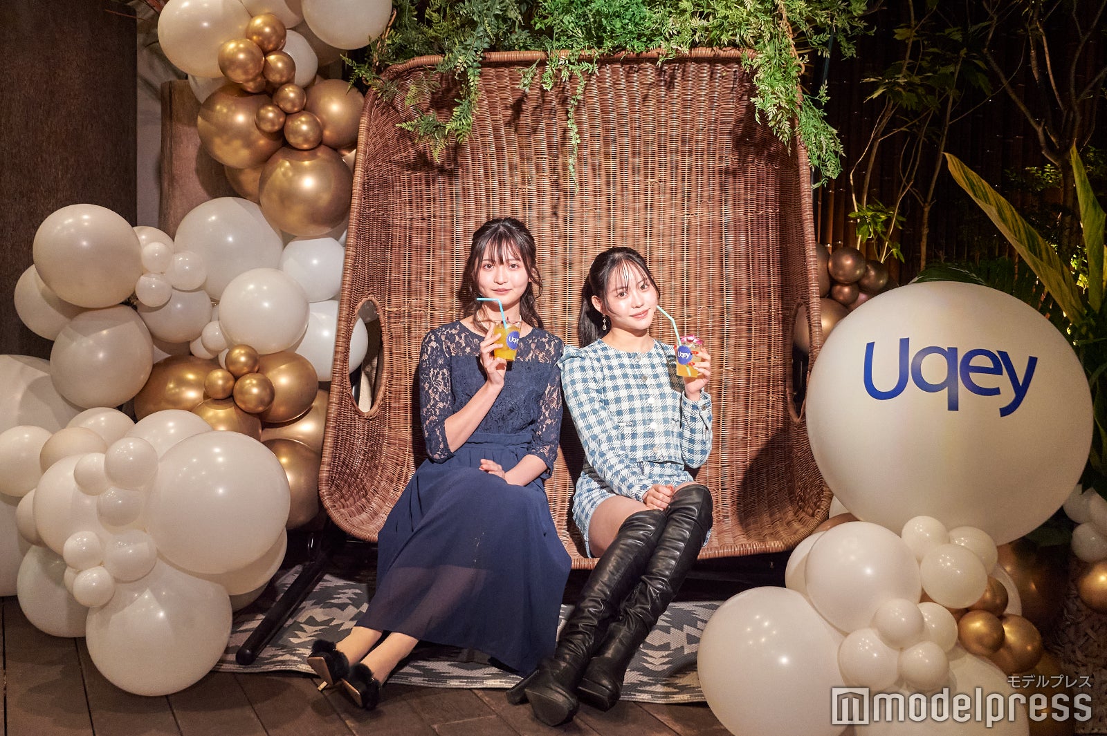 ゆりかごで決めショットも（C）モデルプレス