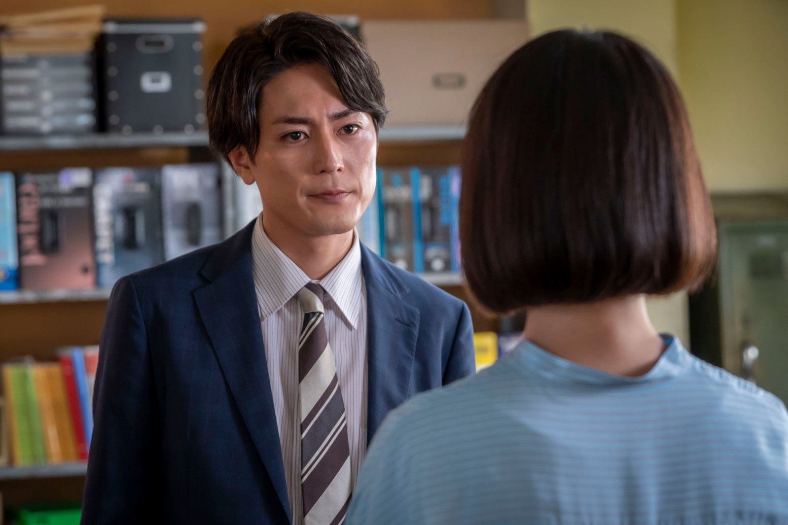 間宮祥太朗、波瑠／「魔法のリノベ」第2話より（C）カンテレ