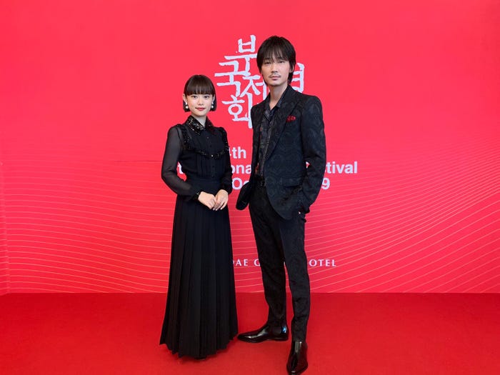 杉咲花、綾野剛、瀬々敬久監督 (C)2019「楽園」製作委員会
