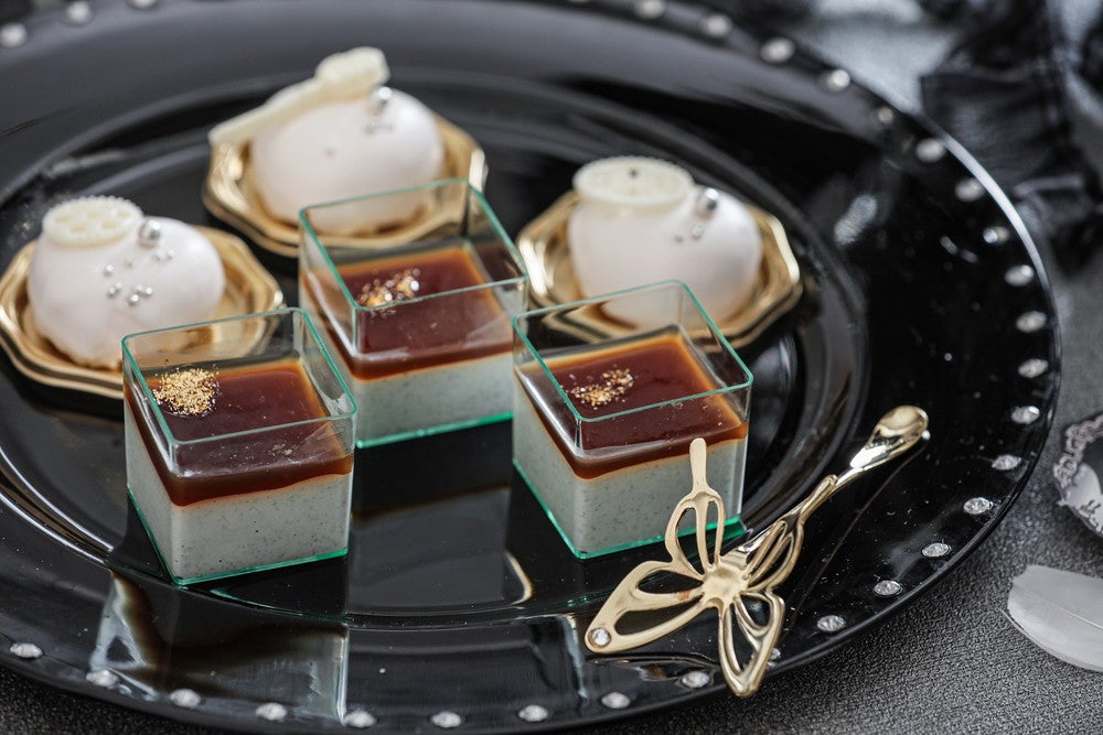 モノクロ・ゴシック スイーツパーティー／画像提供：ベストブライダル