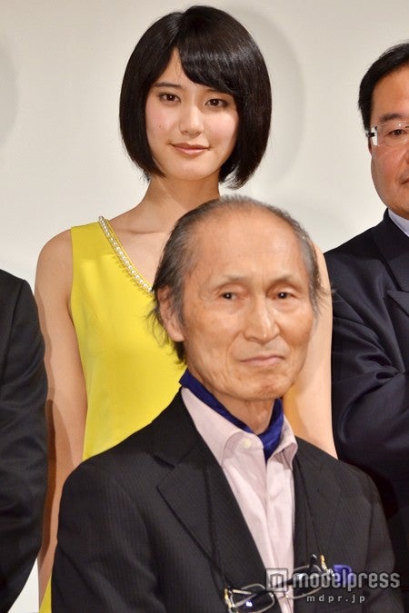 【後列】山崎紘菜、【前列】品川徹