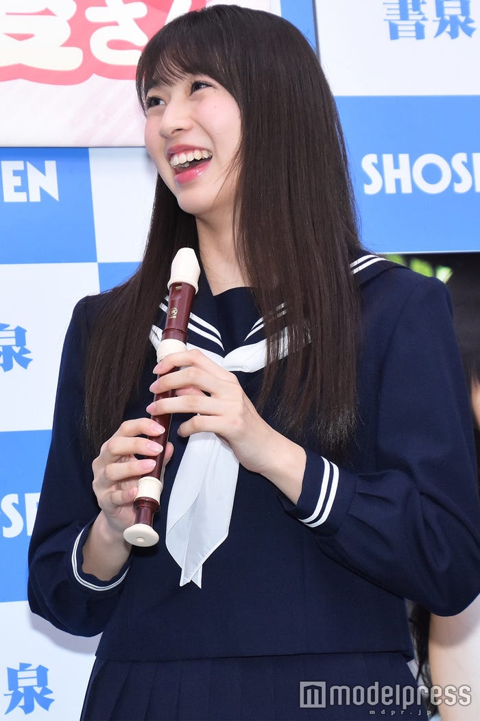 牧野真莉愛が突然リコーダーを演奏し始め、会場ざわざわ (C)モデルプレス