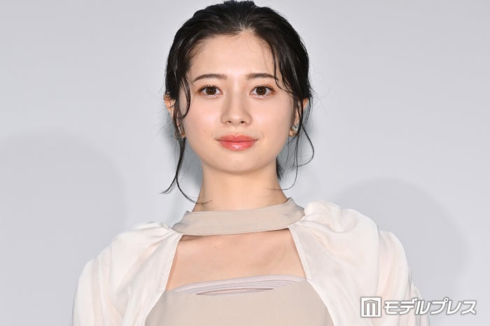 桜田ひより、ミニ丈でスラリ美脚輝く「スタイル抜群」「小顔が際立つ」の声