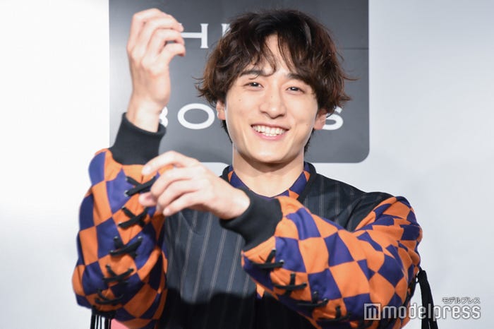 ペッパーミル・パフォーマンスを披露する小関裕太 (C)モデルプレス