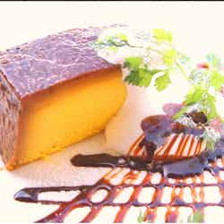 気持ちの良いテラス席でスイーツを食べる/「マルーモ お台場」オフィシャルサイトより