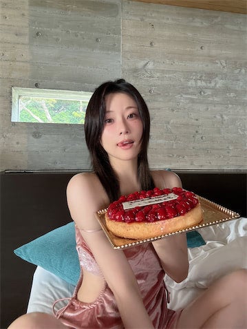 重盛さと美、38歳の誕生日報告でファン驚き「えっ可愛い」「20代でも全然通用する」